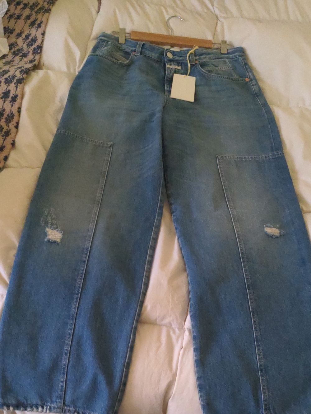 Closed Nikka Distressed Jeans SIZE 28